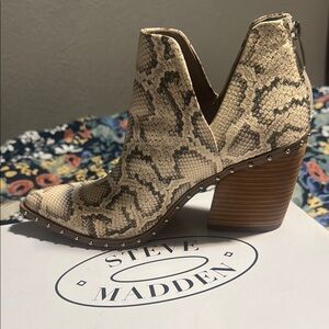 Steve Madden Tan Ankle Booties with Chunky Heel